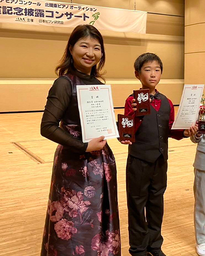 受賞者記念披露コンサート、北関東A 浅田一磨くん(小3)・友恵さん　連弾中級優秀賞